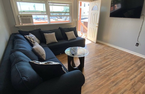 Hampton Apartment | Ocean view 2 bedrooms with a shared pool. 5