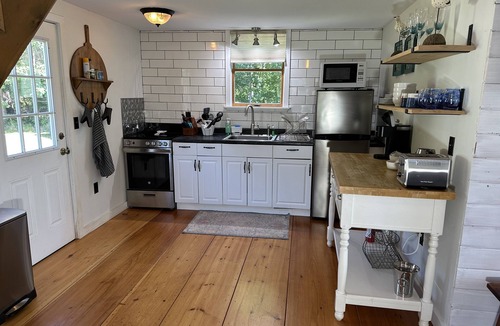 Kennebunk House | Ocean View dog friendly Cottage 4-min to Kennebunkport