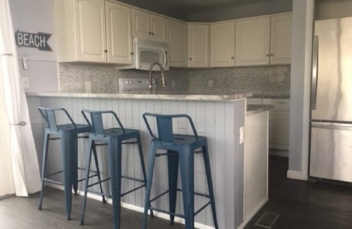 Eastward Look House | Ocean View! Walk to Beach! Air Conditioning! 3 King & 3 Queen Beds!