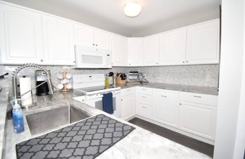 Eastward Look House | Ocean View! Walk to Beach! Air Conditioning! 3 King & 3 Queen Beds!