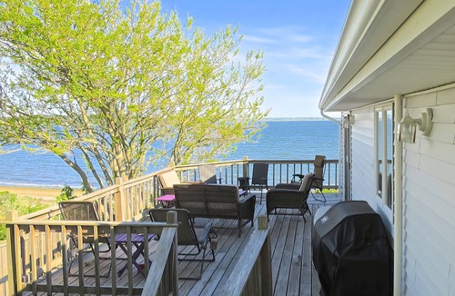 Portsmouth House | Ocean View Waterfront Vacation Getaway
