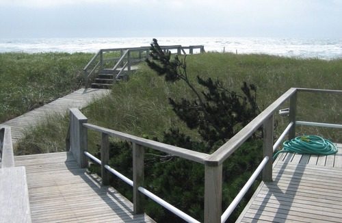 Lonelyville House | Oceanfront Beach House