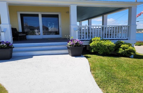 York Beach House | Oceanfront Classic Maine Cottage in close walking distance to beaches!