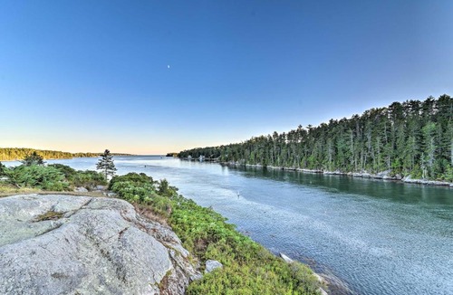 Boothbay Harbor House | Oceanfront Cottage w/Deck 2 Mi to Boothbay Harbor