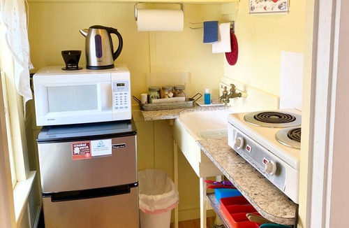 Salsbury Cove Cottage | Oceanfront Cottage at Acadia National Park, Bar Harbor/Sea Glass Cottage