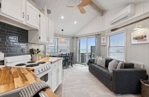 York Beach House | Oceanfront Cottage on Long Sands Beach - Sleeps 4
