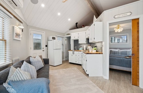York Beach House | Oceanfront Cottage on Long Sands Beach - Sleeps 4
