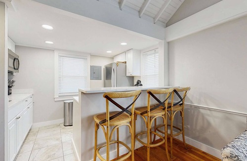 North Truro House | Oceanfront cottage near town with full kitchen, AC, beach access & patio