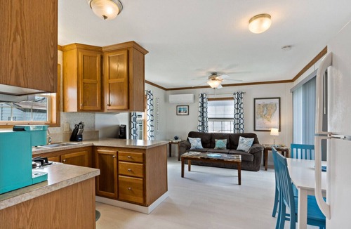 Snug Harbor House | Oceanfront East Matunuck Cottage