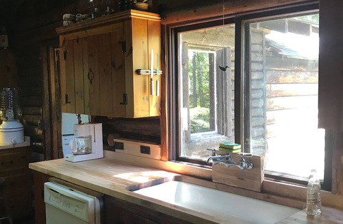 West Southport House | Oceanfront Log Cabin with Dock on Southport Island - 7 acres with westerly views