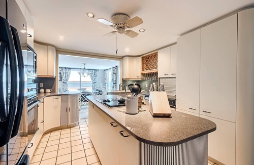 Barnstable House | Oceanfront on Sunset Lane - Clean & Spacious with Central AC!