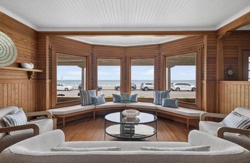 Kennebunk House | Oceanfront Retreat on Goochs Beach 7 Bedrooms
