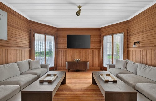 Kennebunk House | Oceanfront Retreat on Goochs Beach 7 Bedrooms