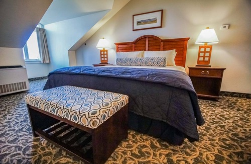 Ocean Drive Resort | Oceanfront spacious suite with private balcony at charming Oceancliff Resort
