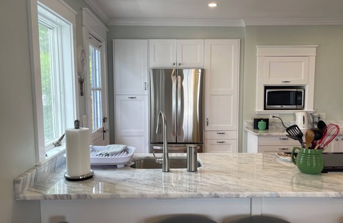 Easton's Point House | Oceanside 2 bedroom cottage - unobstructed sea view and walk to beach!