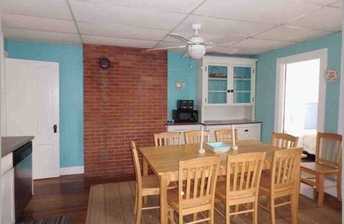 Ocean Park Apartment | Oceanside cottage home with wraparound porch