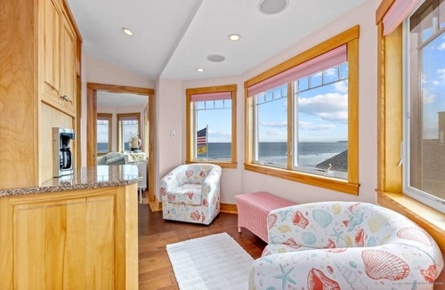 Wells Villa | Oceanside Villa Retreat w/Private Beach