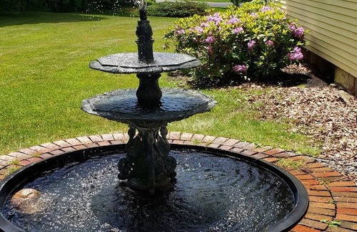 Cape Neddick House | Oceanview Classic Maine Cottage within 1 minute walk to Cape Neddick Beach