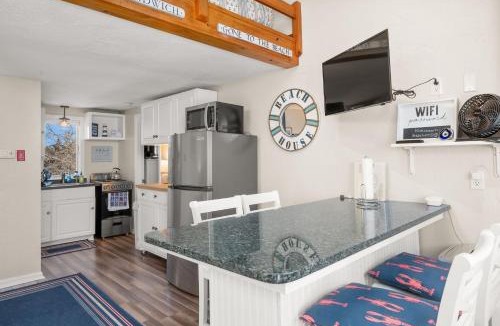 East Sandwich House | Oceanview Hideaway with Private Beach Access