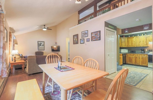 Bartlett Condo | Official Seasons RMC Condo 03E - 1 Bedroom + Loft - sleeps 10 - Dog Fees
