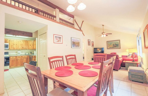 Bartlett Condo | Official Seasons RMC Condo 02F - 1 bedroom + loft - sleeps 8 - No Fees