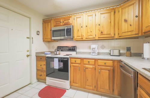 Bartlett Condo | Official Seasons RMC Condo 02F - 1 bedroom + loft - sleeps 8 - No Fees