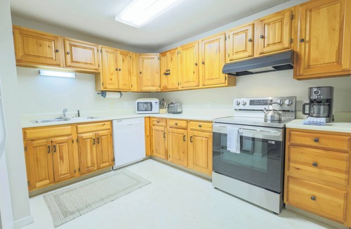 Bartlett Condo | Official Seasons RMC Condo 11D - 2 Bedroom - sleeps 6 - Dog Fees