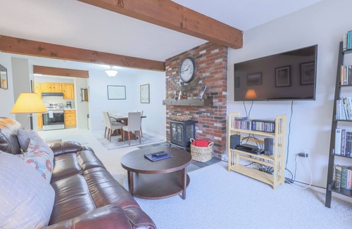 Bartlett Condo | Official Seasons RMC Condo 11D - 2 Bedroom - sleeps 6 - Dog Fees