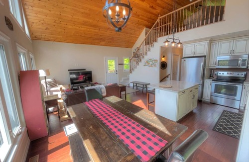 Rideau Lakes House | Ohana Cottage | Waterfront Retreat on Big Rideau Lake