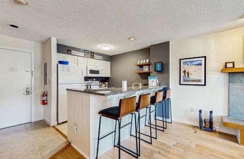 Ludlow Apartment | Okemo Mountain Lodge A208