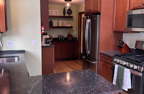 Ludlow Cabin | Okemo Mountain Ski Lodge - Sleeps 9, Hot Tub, Game Room, Pet Friendly!