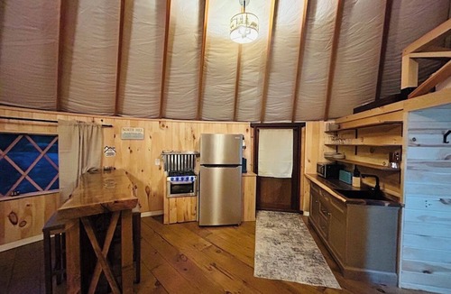 Buckfield House | Old Apple Yurt | Bar 2 decks | Wifi | Fire Pit