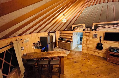 Buckfield House | Old Apple Yurt | Bar 2 decks | Wifi | Fire Pit