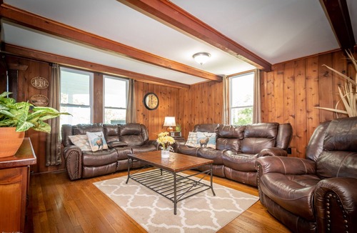 Egg Harbor City House | Old Charm Farmhouse for Nature Lovers, 20 miles form OC