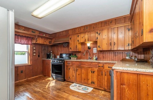 Egg Harbor City House | Old Farmhouse for Nature Lovers, 20 miles from OC