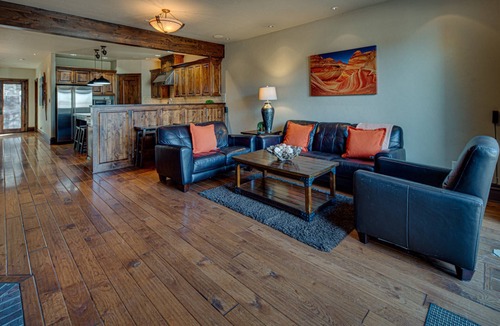 Southern Crossing House | Old Mill Townhome Steps from River and Trails, Shops, Restaurants, Fireplace, A/C, Dog Friendly.