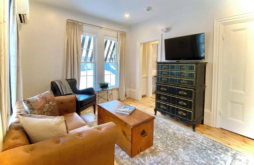 Ogunquit Hotel | Old Village Inn - King Room