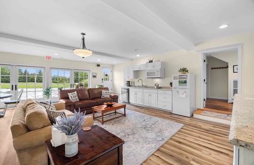 Town of Varick Cottage | Olver Farm Guest House : Park-Like Setting