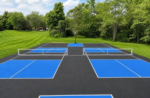 Hudson House | OMG! Indoor Heated Pool, 2 Pickleballs, 2 Game Room, Pond, 8 Bdrms, 7.5 Baths!
