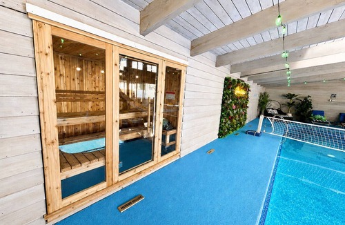 Hudson House | OMG! Indoor Heated Pool, 2 Pickleballs, 2 Game Room, Pond, 8 Bdrms, 7.5 Baths!