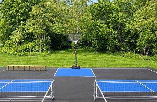 Hudson House | OMG! Indoor Heated Pool, 2 Pickleballs, 2 Game Room, Pond, 8 Bdrms, 7.5 Baths!