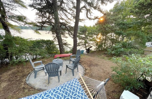 West Dennis Cottage | On Kelley’s Pond Swim Kayak from Backyard 3min to Beach