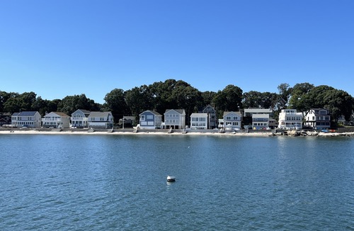 Niantic House | On the beach amazing views. welcome to your happy place!