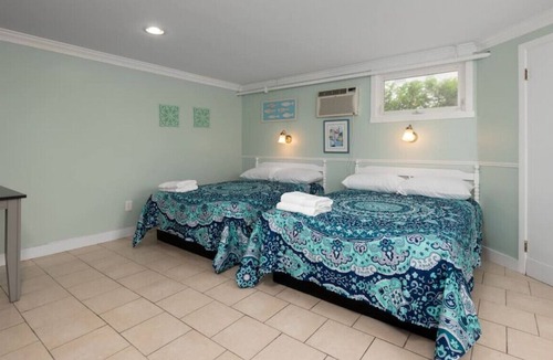 Ocean Park Condo | ON THE BEACH CONDO | SLEEPS 4 | STUDIO | PARKING