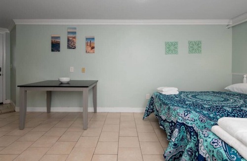 Ocean Park Condo | ON THE BEACH CONDO | SLEEPS 4 | STUDIO | PARKING