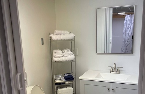Hartland Apartment | On The Go!
