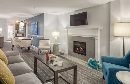 Historic Hill Condo | On the harbor, perfect for mansions, cliff walk, shopping, nightlife, mansions