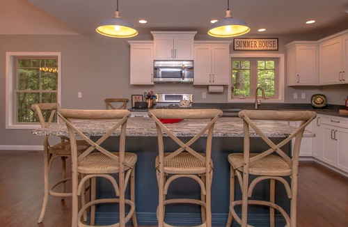 Bartlett House | ON THE RIVER: Built in 2018, ski & summer retreat w/game room, fireplace