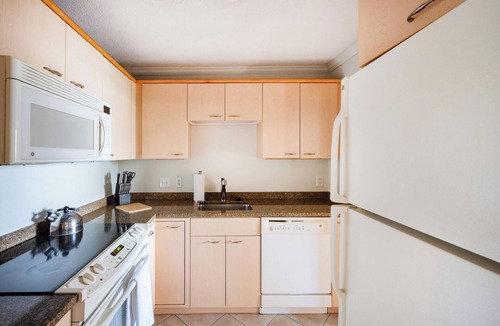 Fenway–Kenmore Apartment | One-Bedroom in Back Bay with Boston Skyline Views