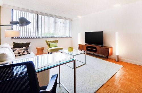 Fenway–Kenmore Apartment | One-Bedroom in Back Bay with Boston Skyline Views